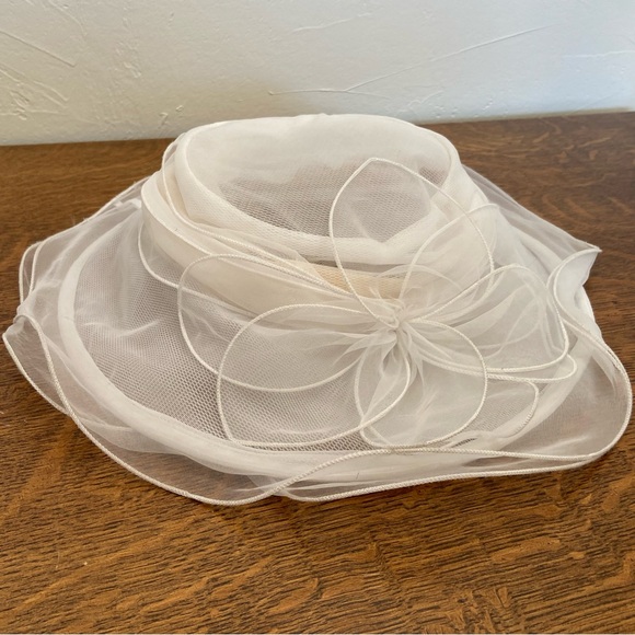 VINTAGE BETMAR NEW YORK TULLE SHEER DERBY FANCY SUN WOMENS WHITE RESORT HAT - Picture 5 of 16